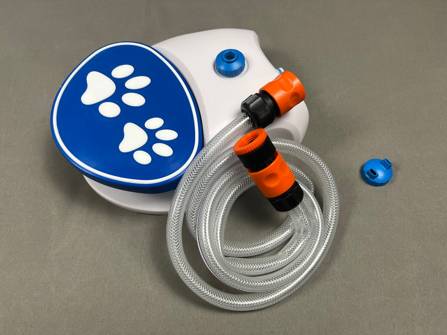 Paw-activated dog water sprinkler fountain with garden hose and quick connectors